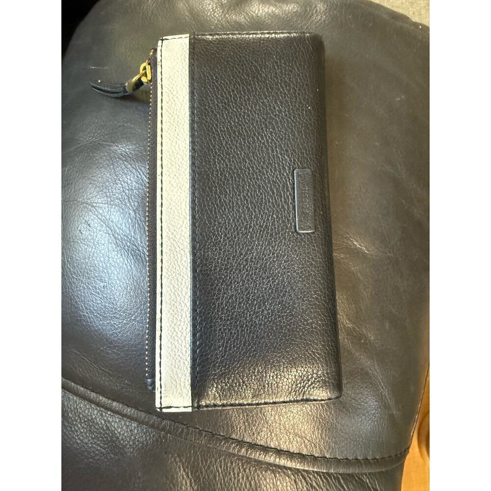 Fossil black and white leather wallet